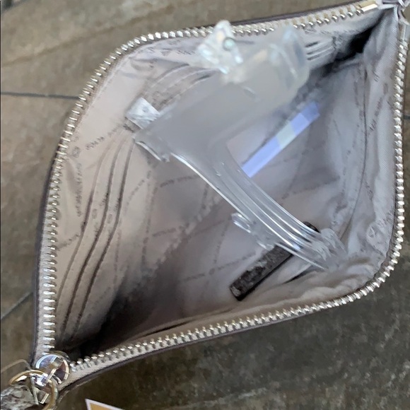 MICHAEL KORS JET SET TRAVEL XL ZIP CLUTCH WRISTLET - Picture 3 of 16